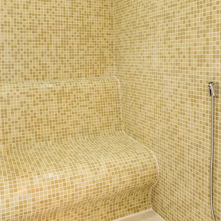 In With Sauna *
